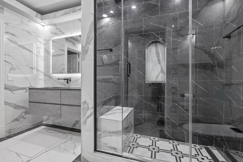 Elegant Illinois Retreat Rare 1.43 Acre Estate Offering Ultimate Privacy and Opulence Priced at 4.1 Million 38