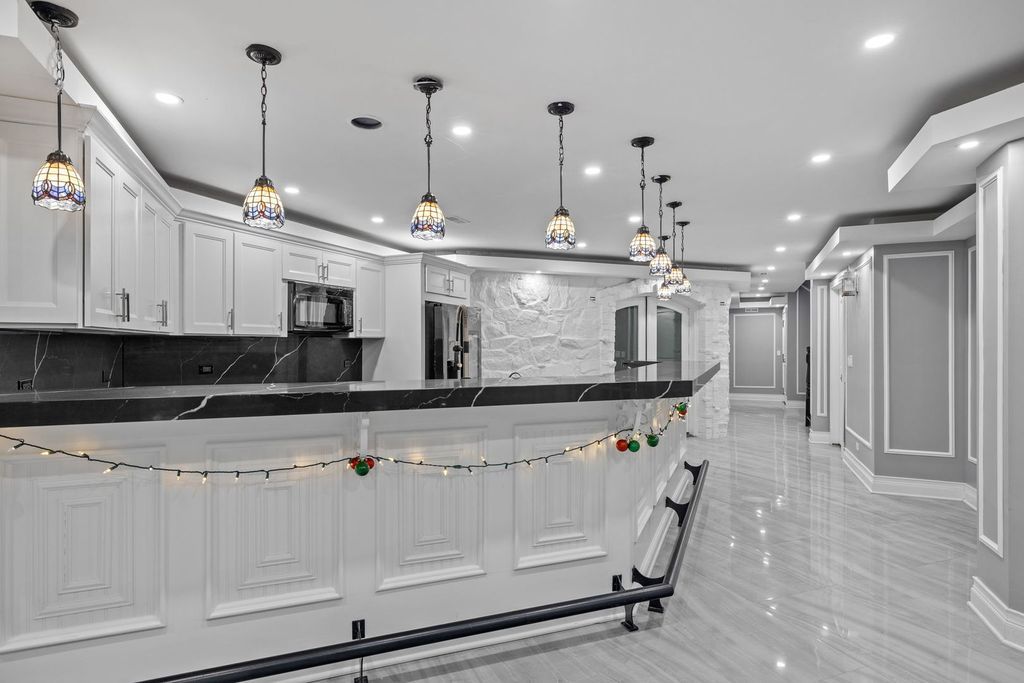 Elegant Illinois Retreat Rare 1.43 Acre Estate Offering Ultimate Privacy and Opulence Priced at 4.1 Million 40