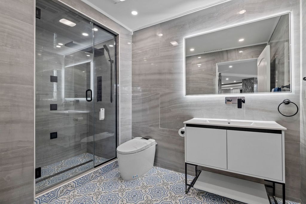 Elegant Illinois Retreat Rare 1.43 Acre Estate Offering Ultimate Privacy and Opulence Priced at 4.1 Million 47