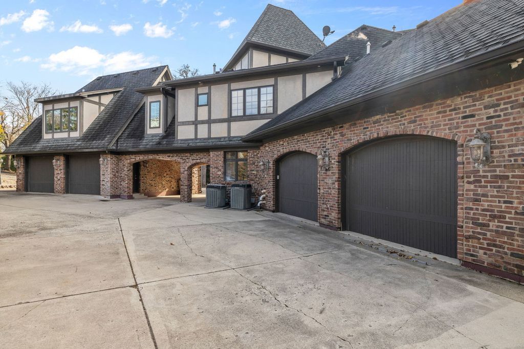 Elegant Illinois Retreat Rare 1.43 Acre Estate Offering Ultimate Privacy and Opulence Priced at 4.1 Million 56
