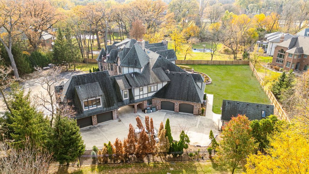 Elegant Illinois Retreat Rare 1.43 Acre Estate Offering Ultimate Privacy and Opulence Priced at 4.1 Million 62