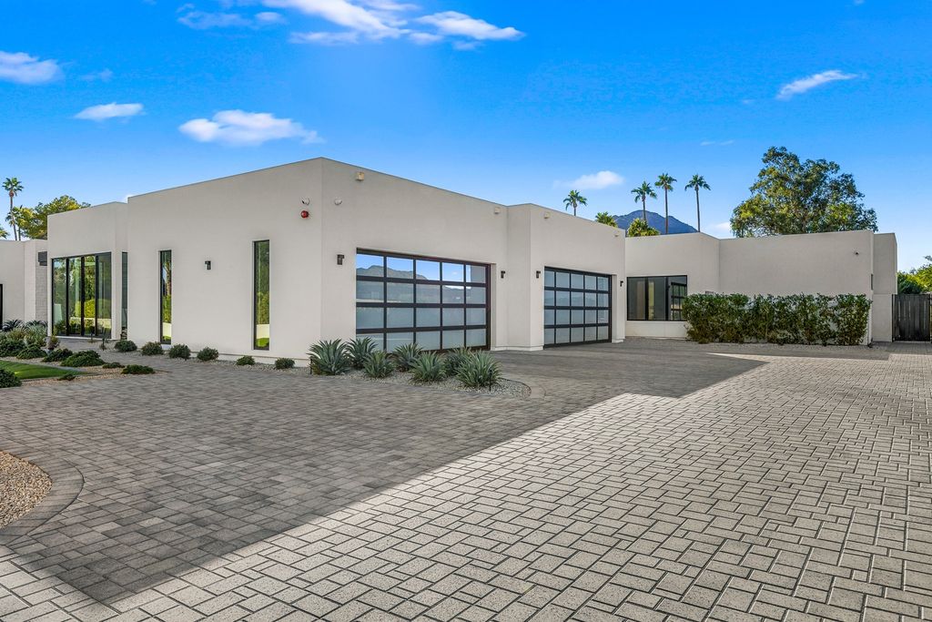 Exclusive Arizona Retreat Sleek Modern Design with Breathtaking Views Available for 8.95 Million 3