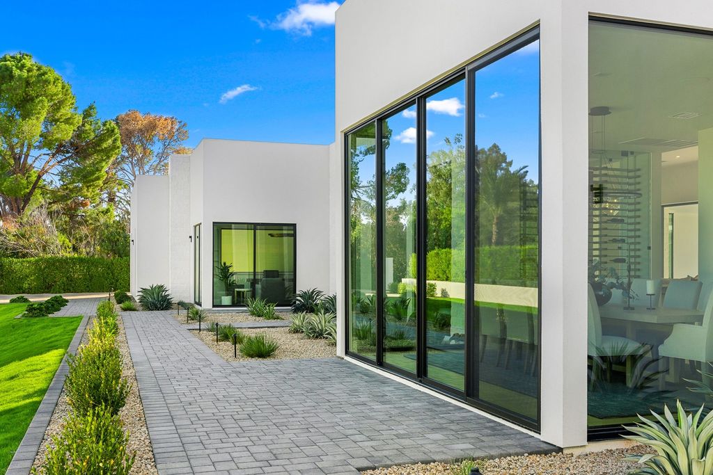 Exclusive Arizona Retreat Sleek Modern Design with Breathtaking Views Available for 8.95 Million 5