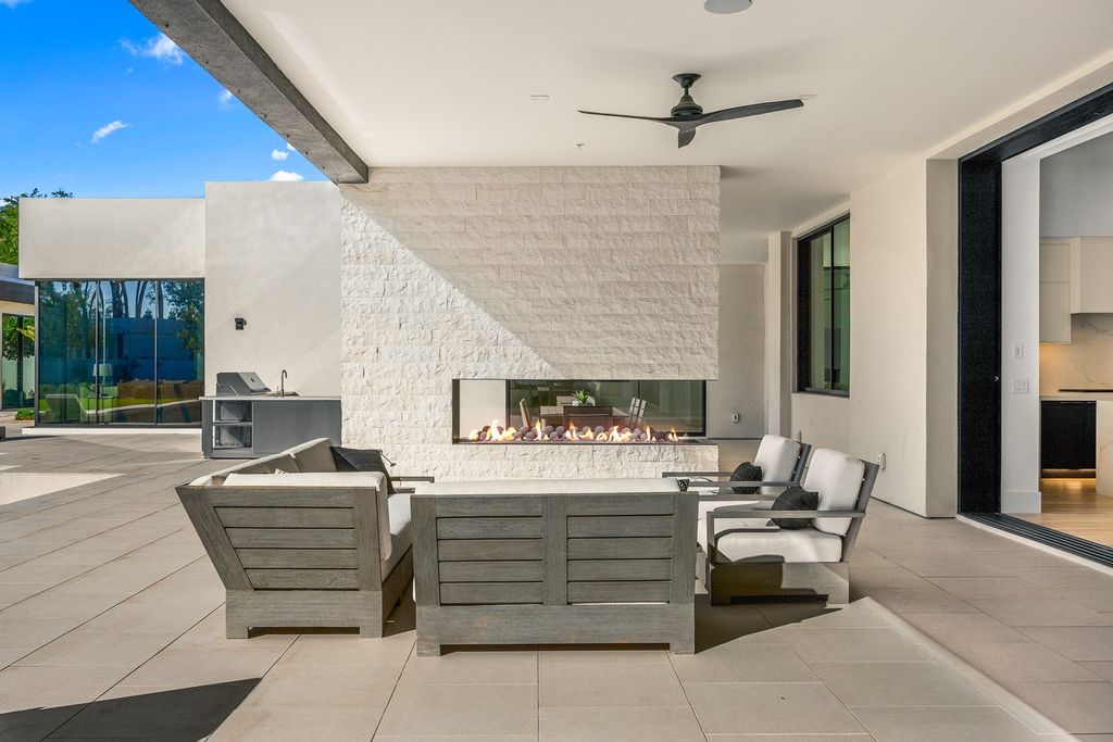 Exclusive Arizona Retreat Sleek Modern Design with Breathtaking Views Available for 8.95 Million 52