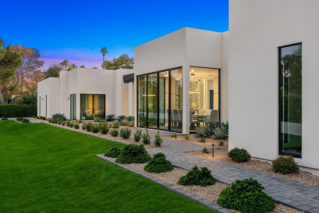 Exclusive Arizona Retreat Sleek Modern Design with Breathtaking Views Available for 8.95 Million 77