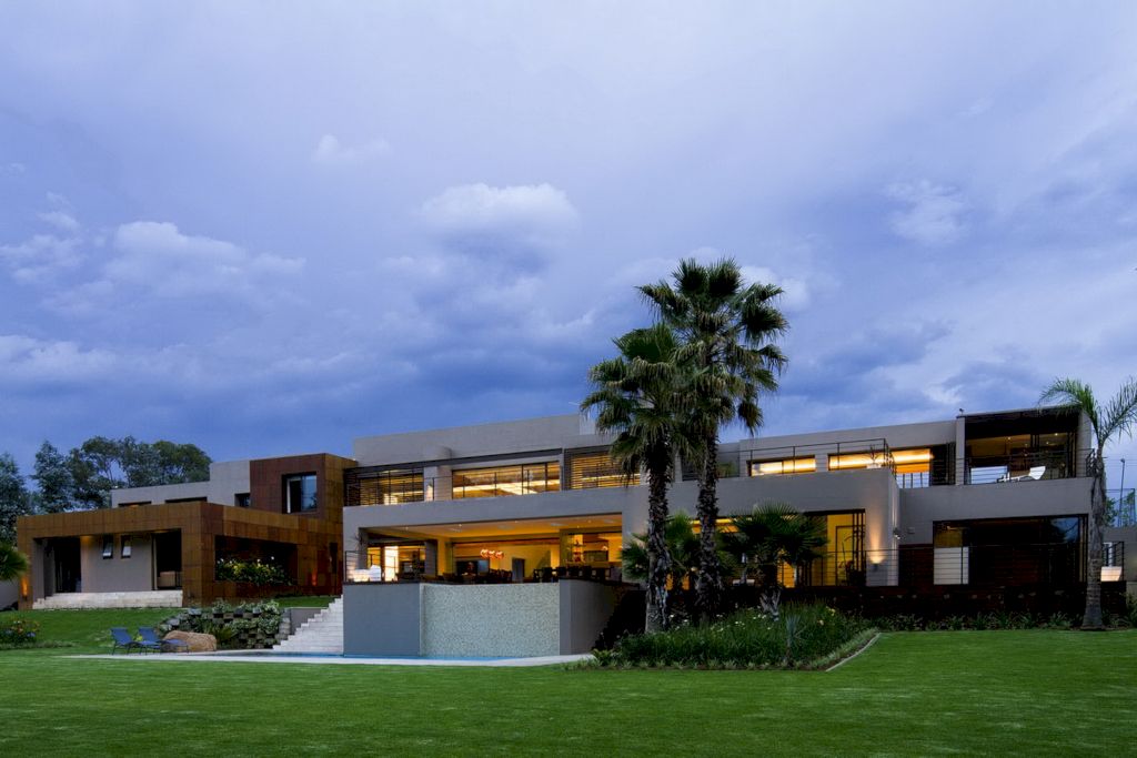 House Sed in South Africa by Nico van der Meulen Architects 1