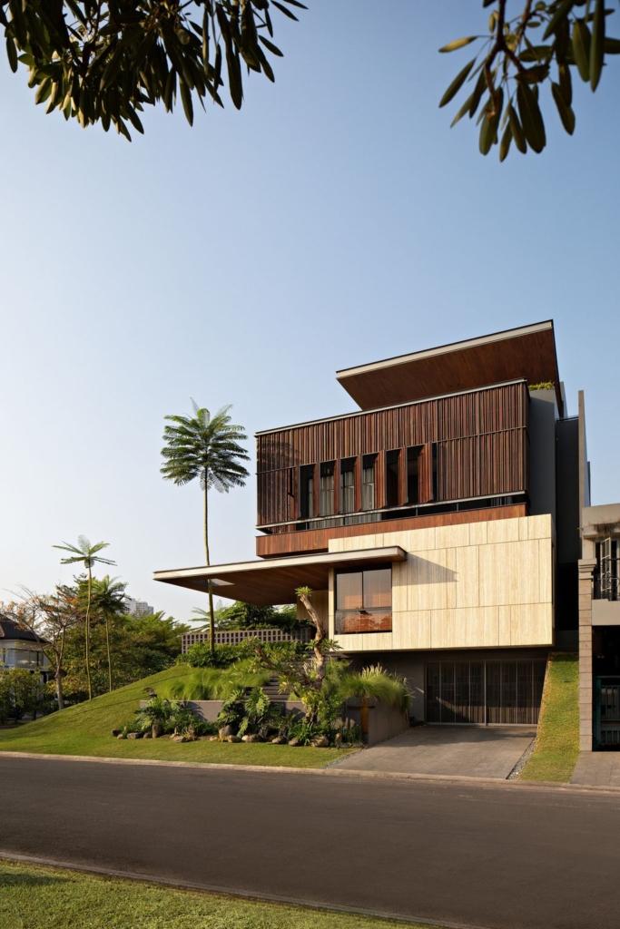 Mentari House Haven of Light Air Privacy by Axial Studio 8