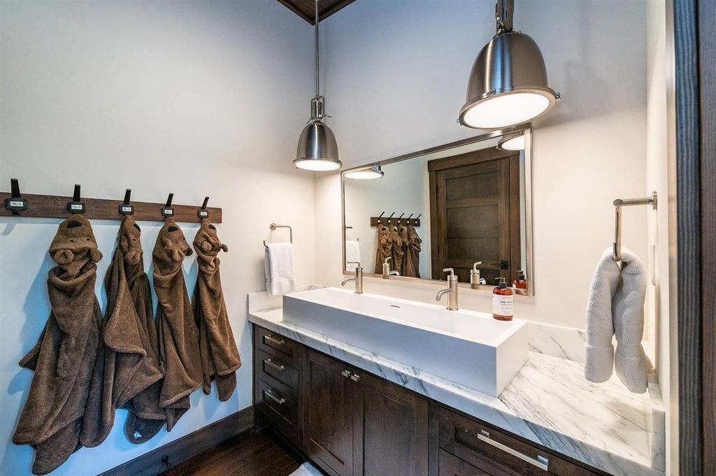 Opulent Mountain Estate in Schaffers Mill Available Now for 3.75 Million 20