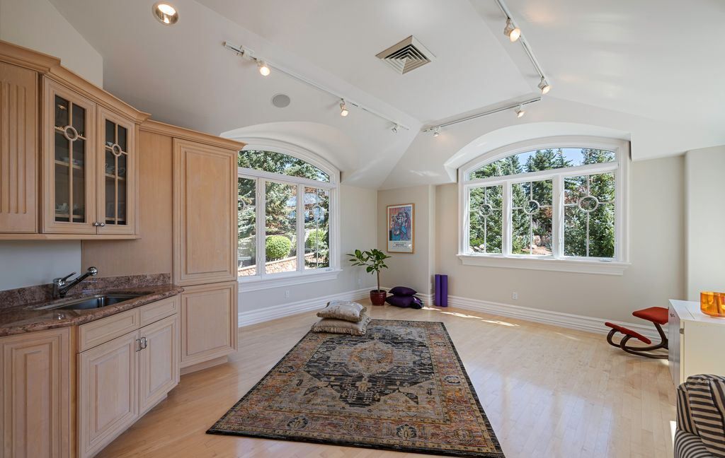 Sophistication Meets Comfort Custom Built Estate in Emigration Canyon Asking 6.4 Million 25