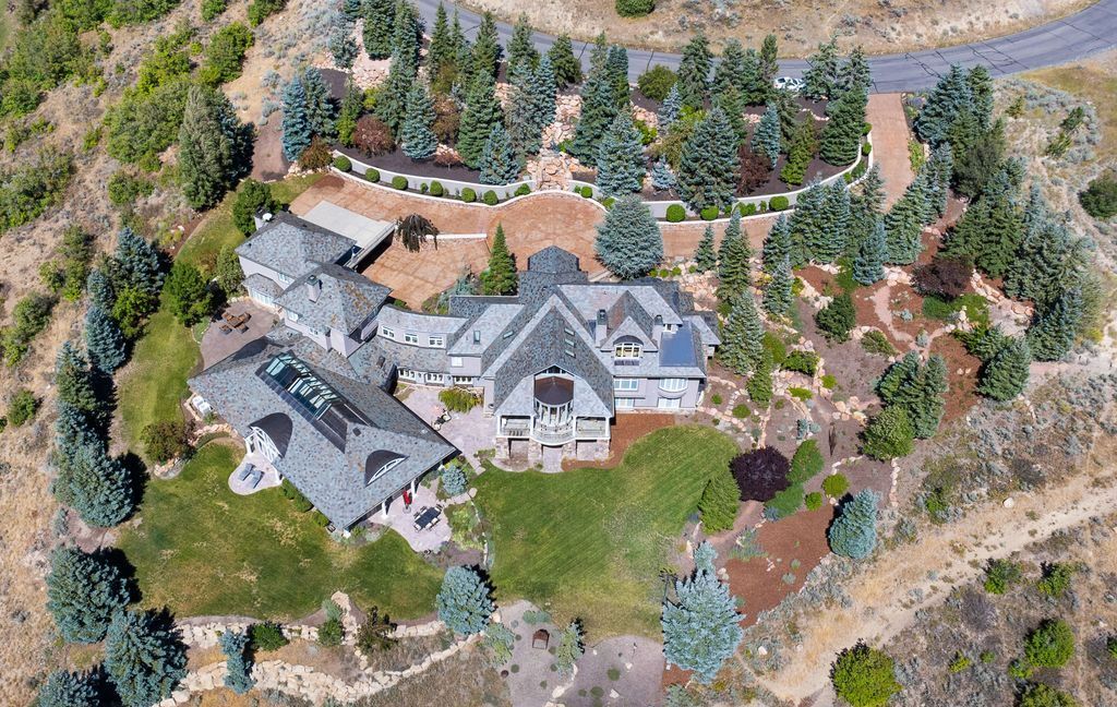 Sophistication Meets Comfort Custom Built Estate in Emigration Canyon Asking 6.4 Million 56