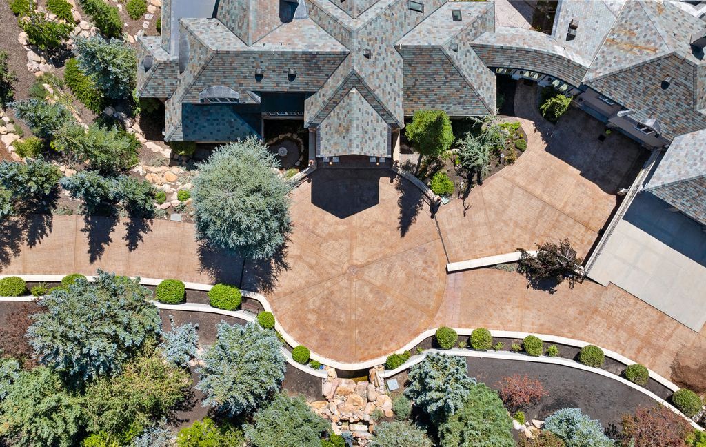 Sophistication Meets Comfort Custom Built Estate in Emigration Canyon Asking 6.4 Million 60