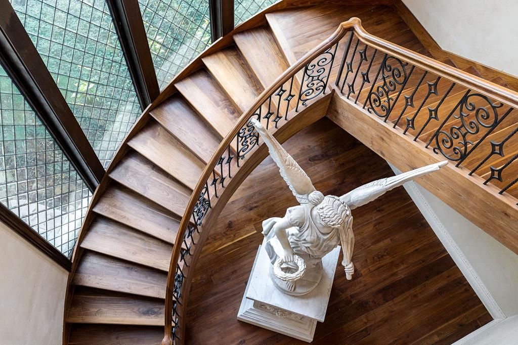 Unparalleled Tennessee Oasis 200 Acres with Iconic Dual Waterfalls and Serene Lake Creek Frontage Ask for 12.5 Million 40