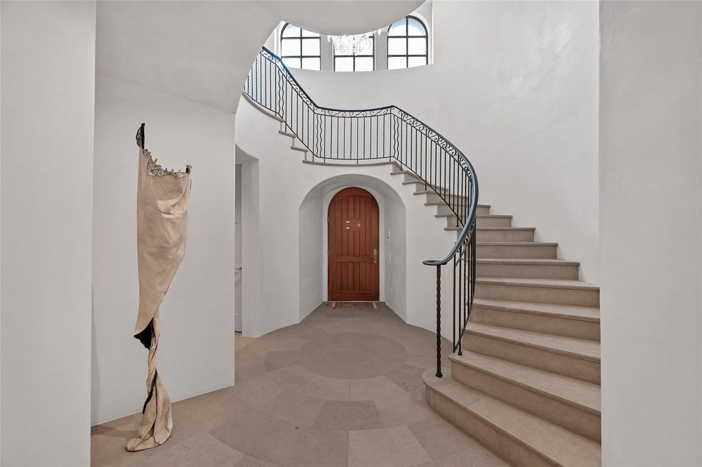 A Masterpiece of Timeless Elegance and Modern Design in Texas Offered at 19.99 Million 11