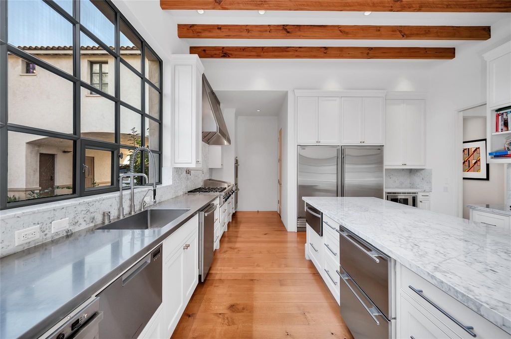 A Masterpiece of Timeless Elegance and Modern Design in Texas Offered at 19.99 Million 21