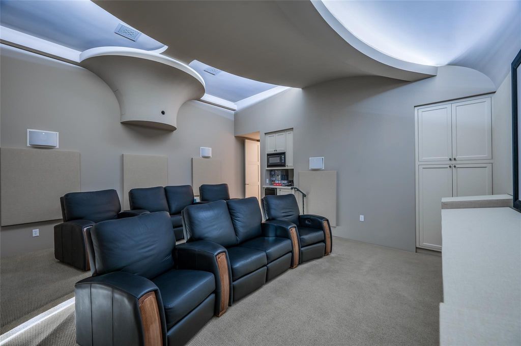 A Masterpiece of Timeless Elegance and Modern Design in Texas Offered at 19.99 Million 28