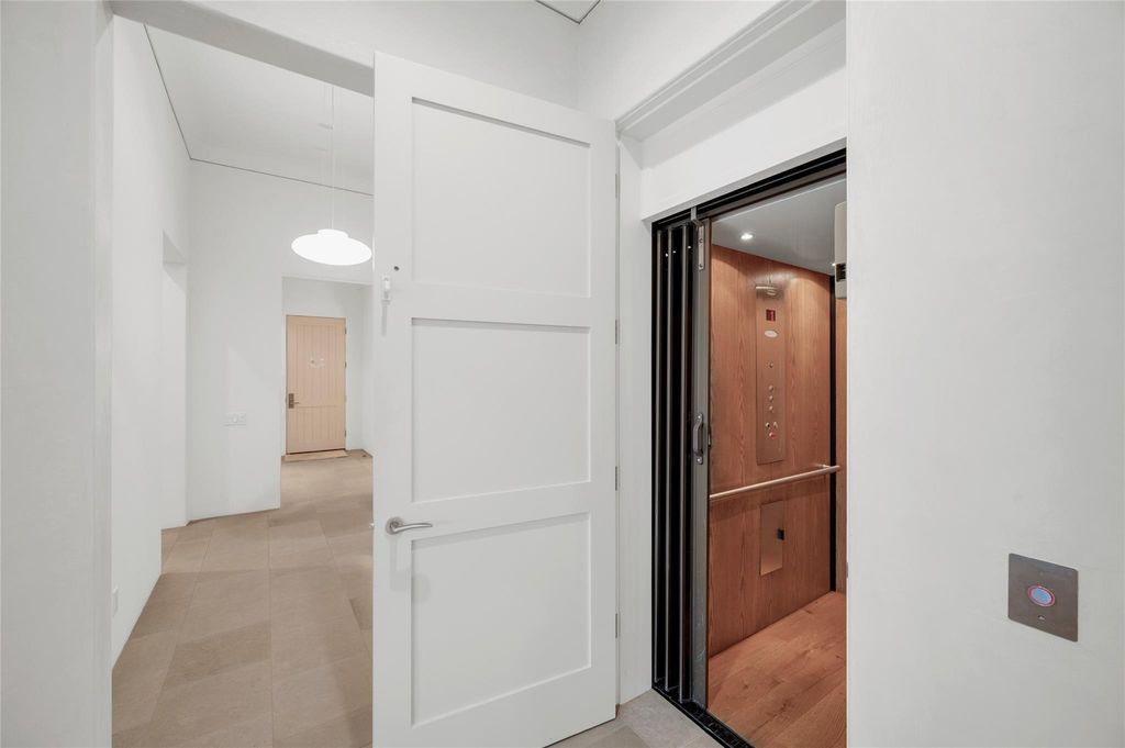 A Masterpiece of Timeless Elegance and Modern Design in Texas Offered at 19.99 Million 31