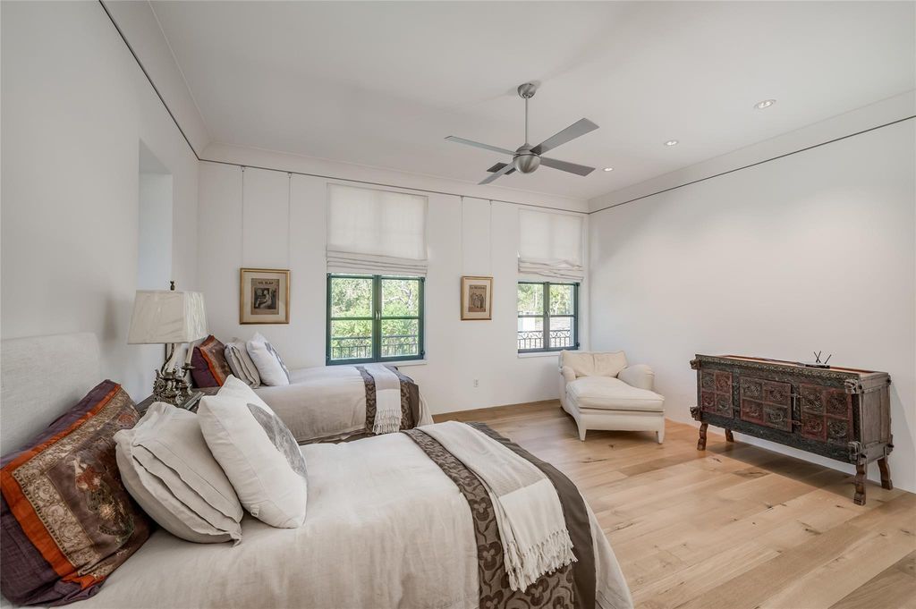 A Masterpiece of Timeless Elegance and Modern Design in Texas Offered at 19.99 Million 32