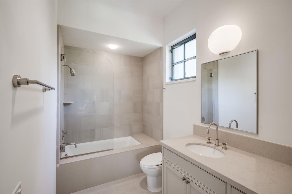 A Masterpiece of Timeless Elegance and Modern Design in Texas Offered at 19.99 Million 33