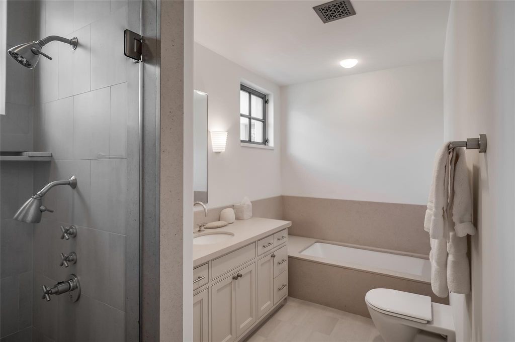 A Masterpiece of Timeless Elegance and Modern Design in Texas Offered at 19.99 Million 35