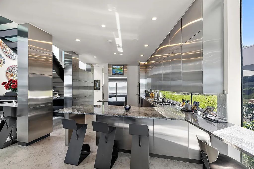 A Waterfront Dream Stunning Modern Lake Home in Michigan for 4199000 12
