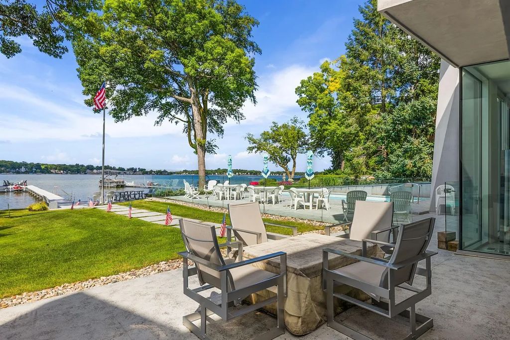 A Waterfront Dream Stunning Modern Lake Home in Michigan for 4199000 37