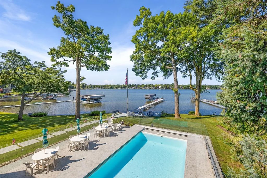 A Waterfront Dream Stunning Modern Lake Home in Michigan for 4199000 40