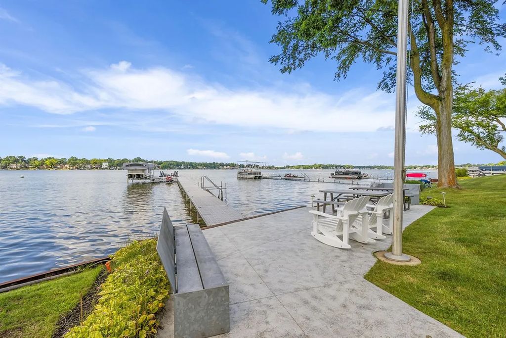 A Waterfront Dream Stunning Modern Lake Home in Michigan for 4199000 42