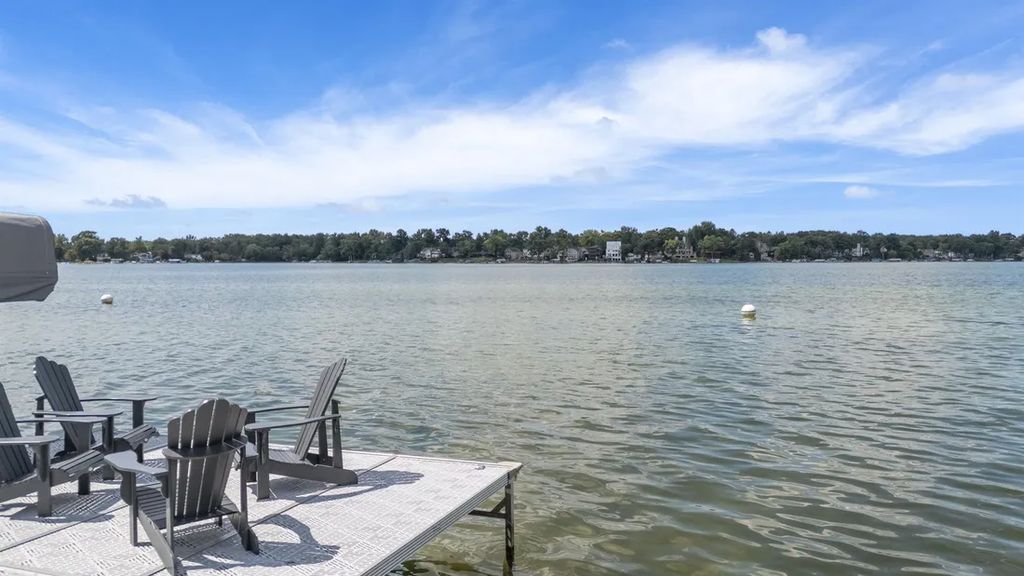 A Waterfront Dream Stunning Modern Lake Home in Michigan for 4199000 43