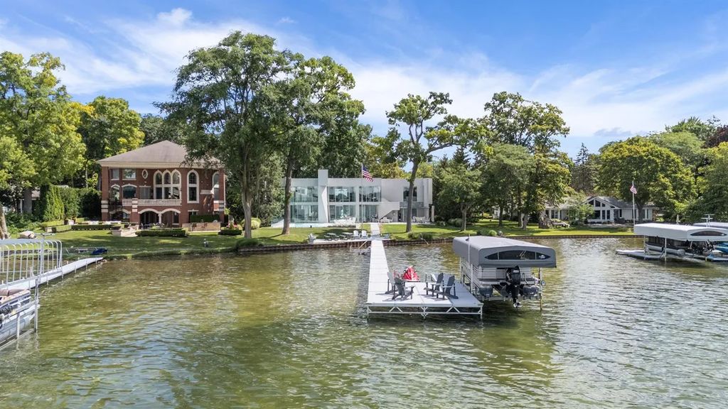 A Waterfront Dream Stunning Modern Lake Home in Michigan for 4199000 44