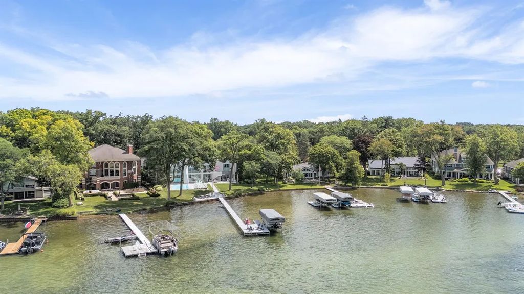 A Waterfront Dream Stunning Modern Lake Home in Michigan for 4199000 45
