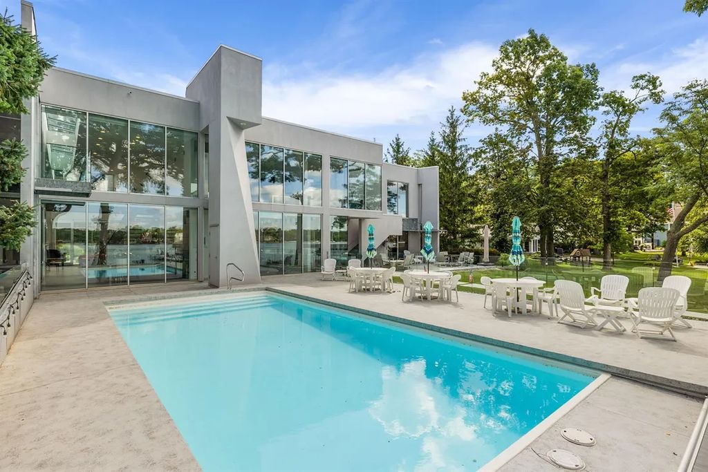 A Waterfront Dream Stunning Modern Lake Home in Michigan for 4199000 46