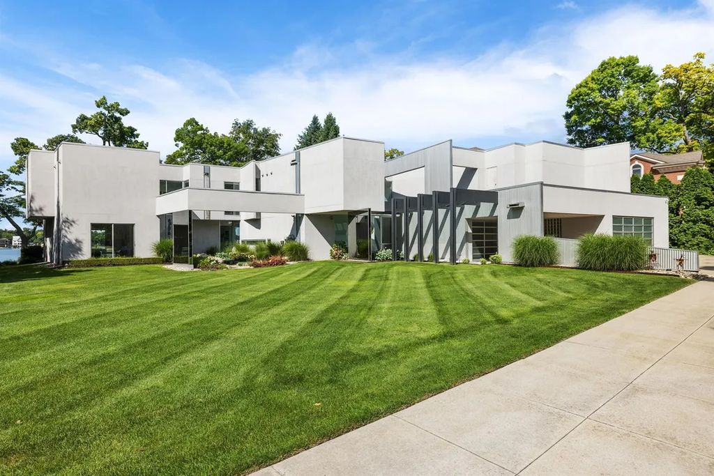 A Waterfront Dream Stunning Modern Lake Home in Michigan for 4199000 48
