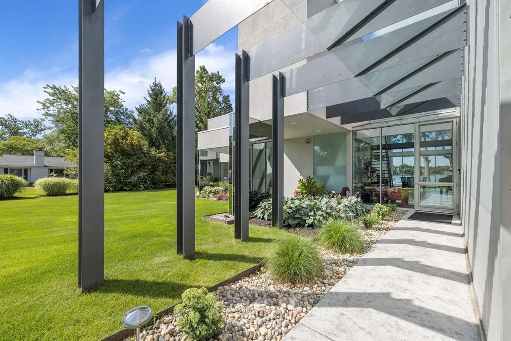 A Waterfront Dream Stunning Modern Lake Home in Michigan for 4199000 49