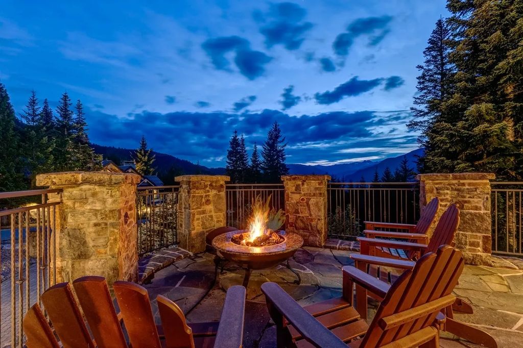 A Winter Wonderland Ski InSki Out Home with Panoramic Mountain Views for C14.9 Million in Canada 14