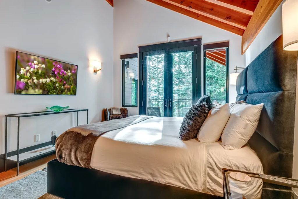 A Winter Wonderland Ski InSki Out Home with Panoramic Mountain Views for C14.9 Million in Canada 23