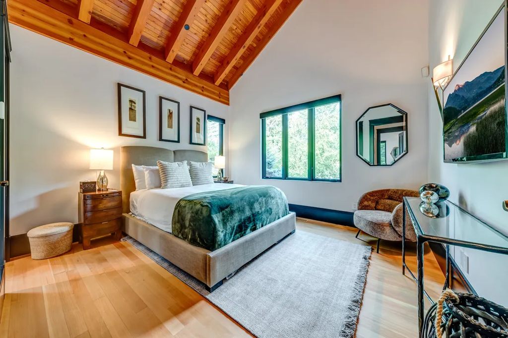 A Winter Wonderland Ski InSki Out Home with Panoramic Mountain Views for C14.9 Million in Canada 26