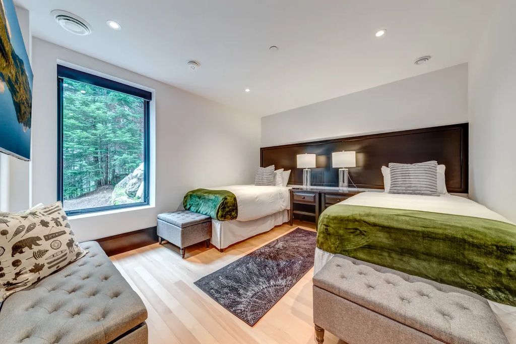 A Winter Wonderland Ski InSki Out Home with Panoramic Mountain Views for C14.9 Million in Canada 34