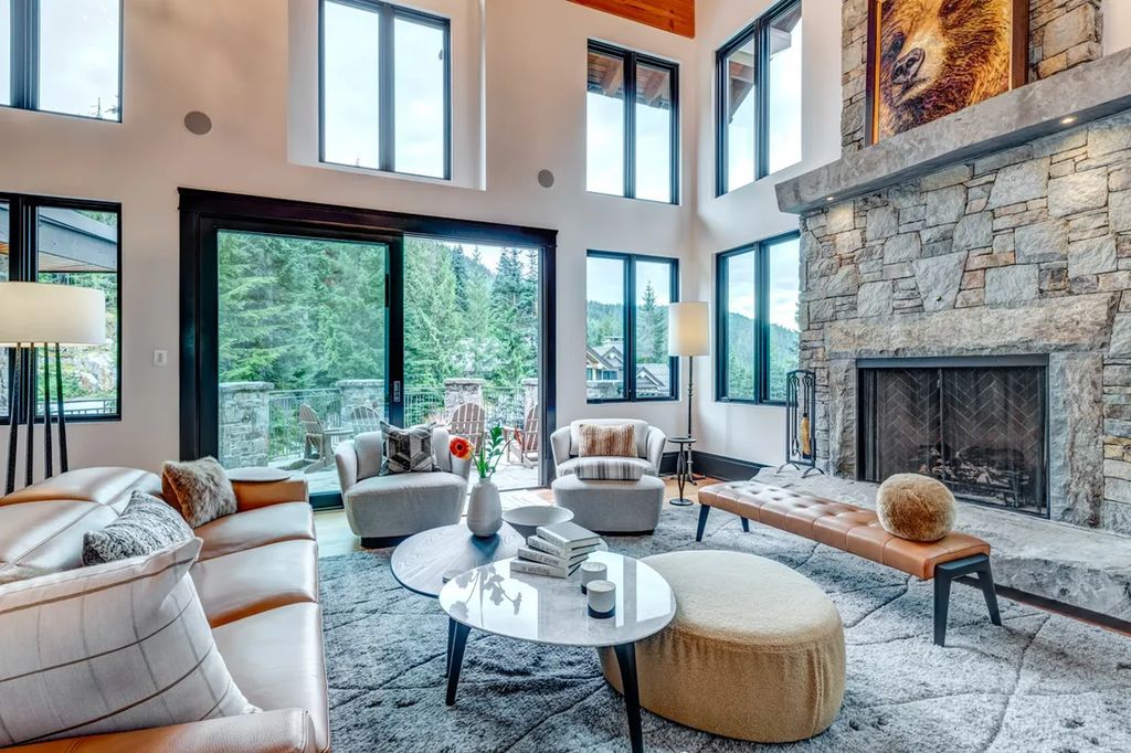 A Winter Wonderland Ski InSki Out Home with Panoramic Mountain Views for C14.9 Million in Canada 4