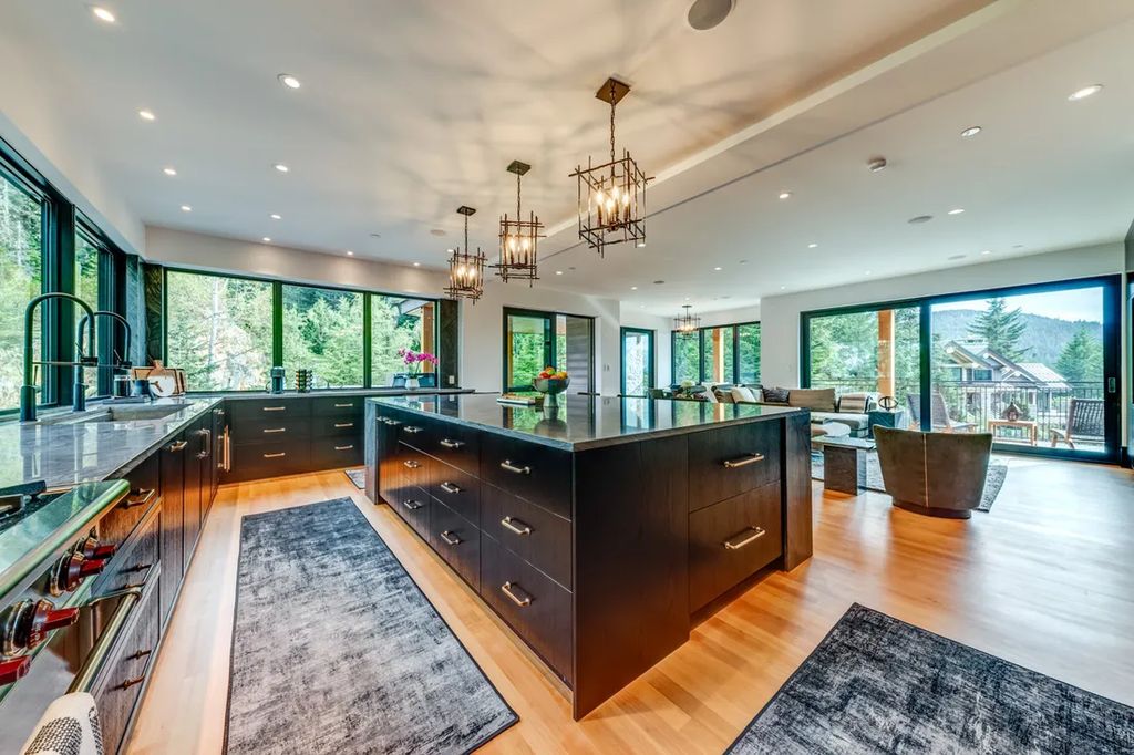 A Winter Wonderland Ski InSki Out Home with Panoramic Mountain Views for C14.9 Million in Canada 7