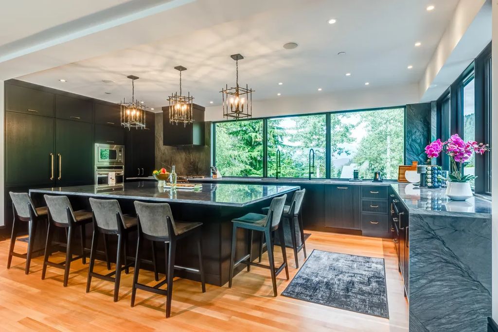A Winter Wonderland Ski InSki Out Home with Panoramic Mountain Views for C14.9 Million in Canada 8