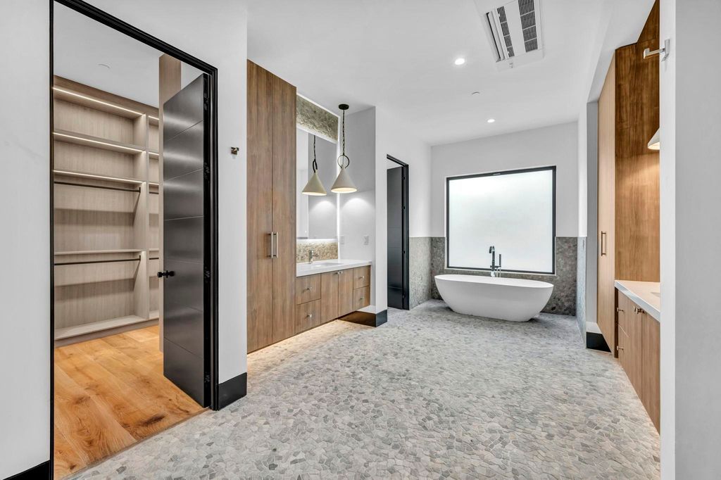 Brand New High End Residence in California Offers Style and Tranquility for 5.349 Million 11