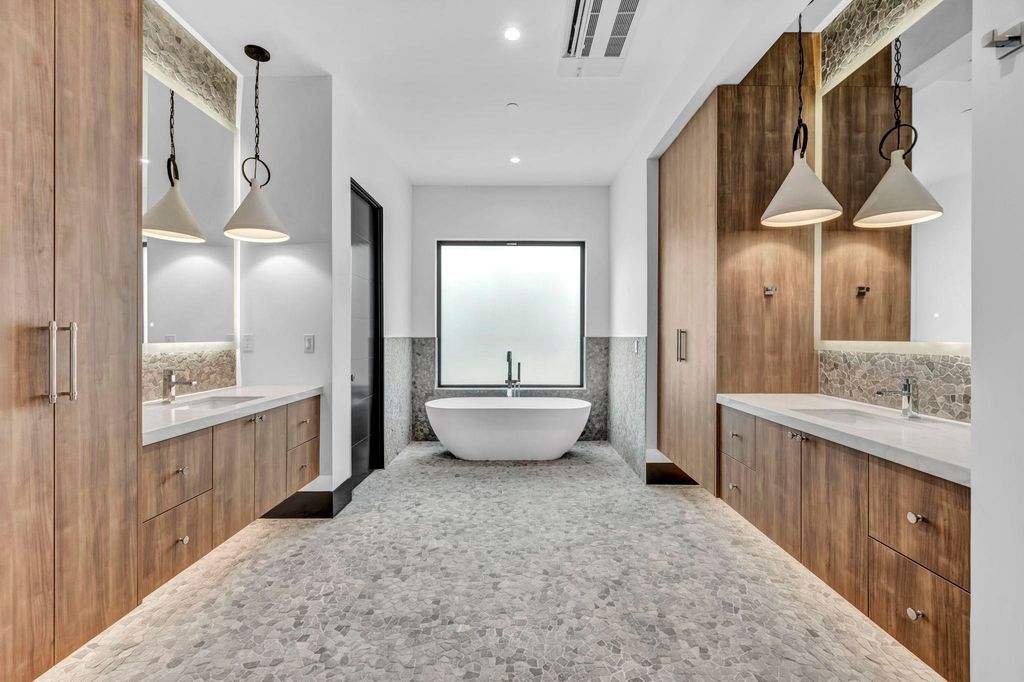Brand New High End Residence in California Offers Style and Tranquility for 5.349 Million 12