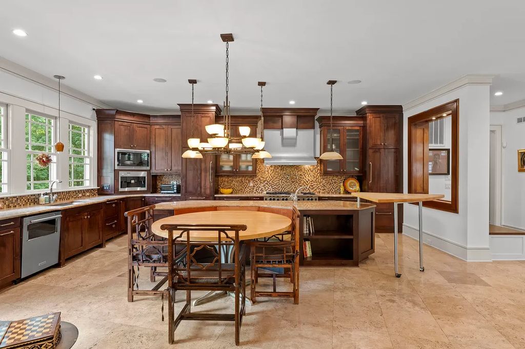Charm and Modern Elegance Combine in This Sanctuary Estate Listed at 2.75 Million in North Carolina 10
