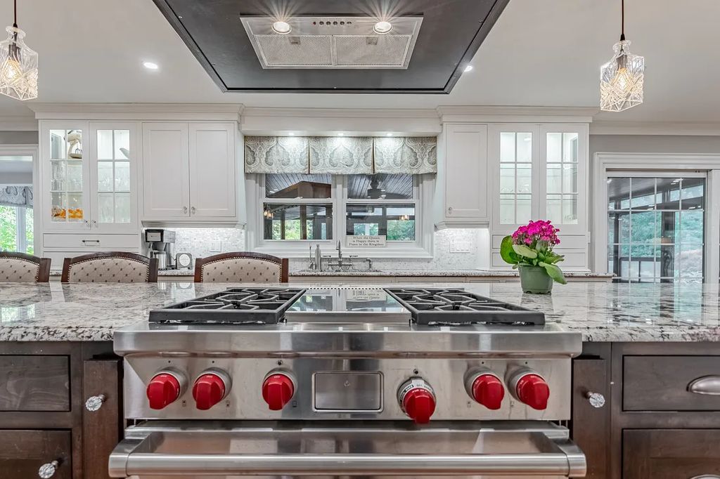 Exclusive Living Awaits Custom Estate in Canada Priced at C12 12