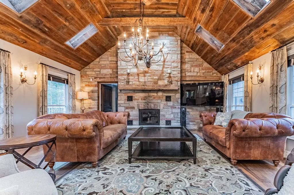 Exclusive Living Awaits Custom Estate in Canada Priced at C12 16