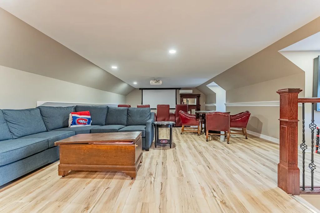 Exclusive Living Awaits Custom Estate in Canada Priced at C12 32