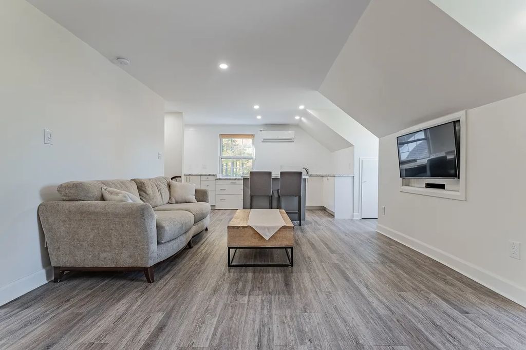 Exclusive Living Awaits Custom Estate in Canada Priced at C12 33