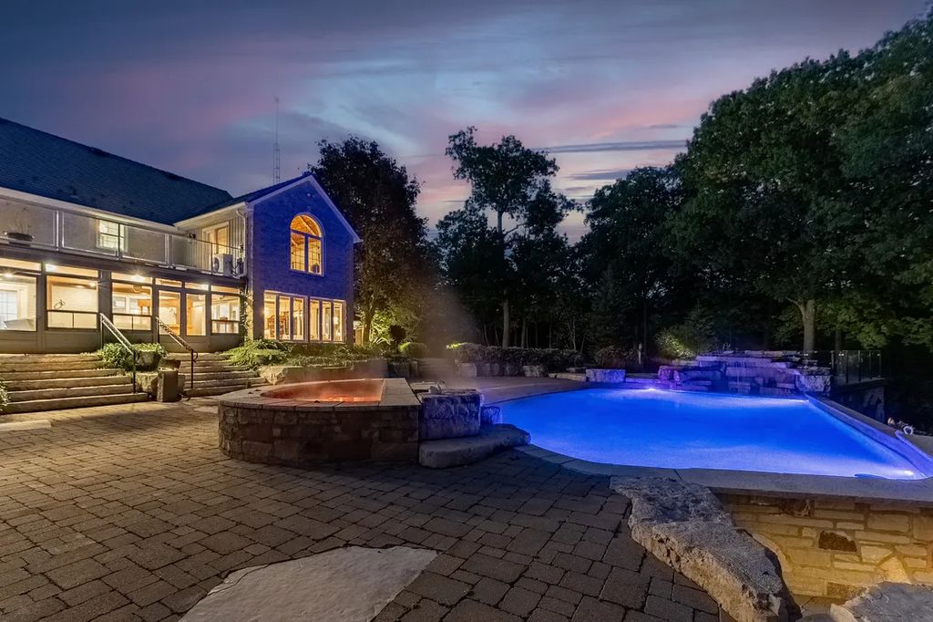 Exclusive Living Awaits Custom Estate in Canada Priced at C12 44