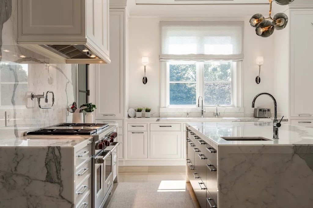 Extraordinary Custom Home in Canada Redefines Luxury Living for C10.8 Million 13