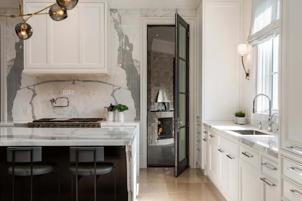 Extraordinary Custom Home in Canada Redefines Luxury Living for C10.8 Million 15
